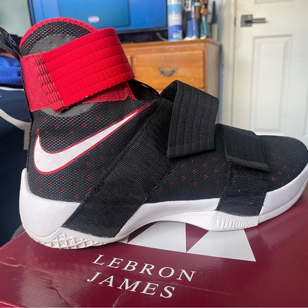 Nike Lebron soilder 10 men’s size 9.5
